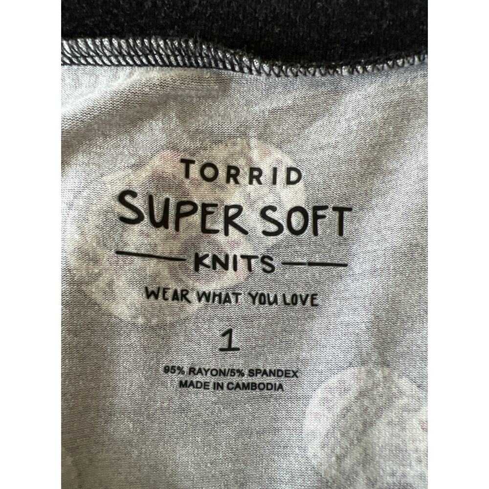 Torrid Super Soft Knit Black Sugar Skull Long Sleeve Graphic Top Tee Size 1 1X - Picture 3 of 5
